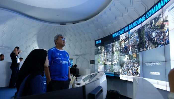 Wali Kota dan Wakil Wali Kota Bandung Pantau Konvoi Persib dari Command Center