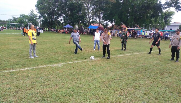 Gelorakan Semangat Persatuan, Kapolsek Pagaden Buka Turnamen Sepak Bola U-12