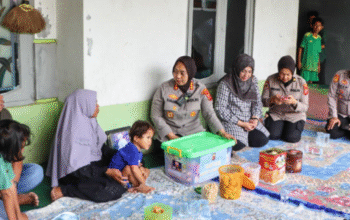Polisi Hadir di Tengah Duka, Bantu Keluarga Korban Longsor Galian C Gunung Kuda