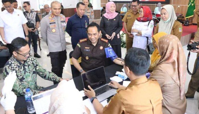 Peringati Hari Lahir ke-80, Kejari Kabupaten Bekasi Gelar Donor Darah dan Cek Kesehatan Gratis