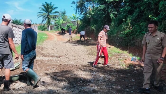 Desa Koleang Tancap Gas Bangun Infrastruktur Jalan Wisata Situ Kadongdong