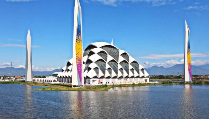 Jawa Barat Rajai IMTI 2025: Raih Peringkat 1 Nasional Destinasi Wisata Ramah Muslim