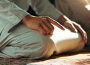 Sholat Tarawih Sendiri di Rumah? Begini Hukum, Niat, dan Tata Caranya