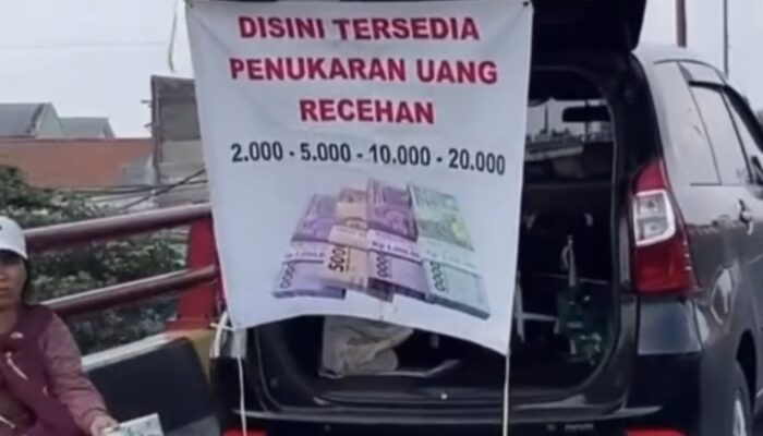 Jelang Lebaran, Lapak Penukaran Uang Mulai Hiasi Jalan Kawasan Cibinong