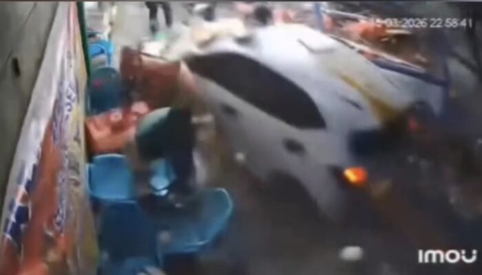 Malam Kelabu di Pasar Kaget Binjai: Brio Putih Seruduk Lapak PKL, Tiga Pengunjung Luka-Luka