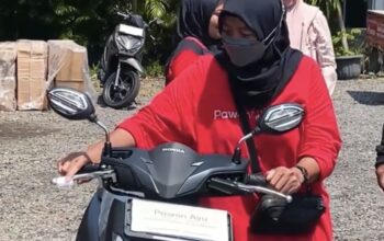 THR Anti Mainstream: Pawon Ayu Sukoharjo Guyur Karyawan dengan 29 Unit Motor Baru