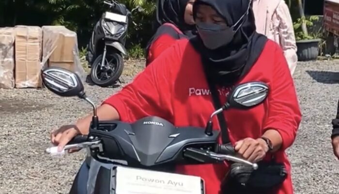 THR Anti Mainstream: Pawon Ayu Sukoharjo Guyur Karyawan dengan 29 Unit Motor Baru