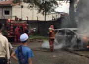 Satu Unit Mobil Hangus Terbakar di Kawasan Villa Kota Bunga Cipanas