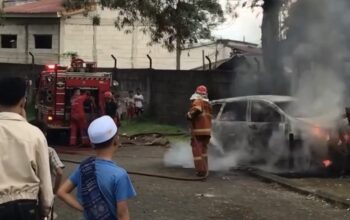 Satu Unit Mobil Hangus Terbakar di Kawasan Villa Kota Bunga Cipanas