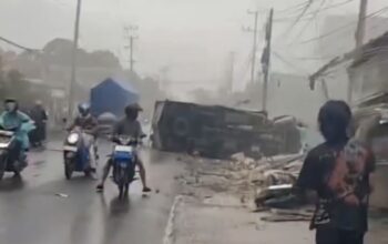 Truk Hilang Kendali Hantam Ruko di Jalur Cipeundeuy Subang