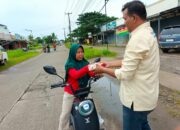 Peduli Sesama, KWRI Kabupaten Tangerang Bagi-bagi Takjil di Solear