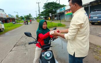 Peduli Sesama, KWRI Kabupaten Tangerang Bagi-bagi Takjil di Solear