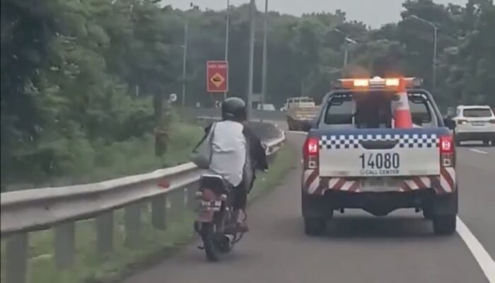 Nekat Masuk Tol Cipularang, Pemotor Ini Malah Ajak Petugas Main Kejar-kejaran