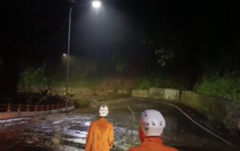 Hujan Deras Guyur Sumedang, Jalan Raya Cadas Pangeran Diterjang Longsor