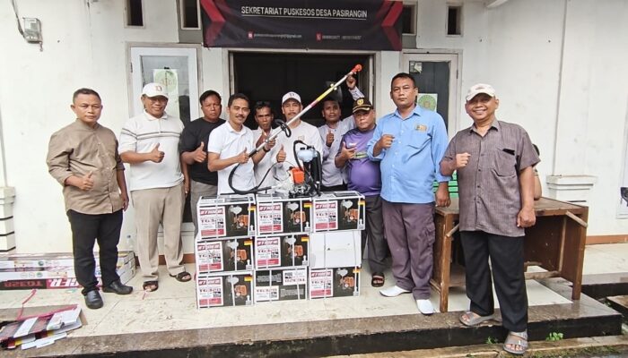 Peduli Warga dan Lingkungan, Pemdes Pasirangin Salurkan BLT DD serta Bantuan Mesin Rumput