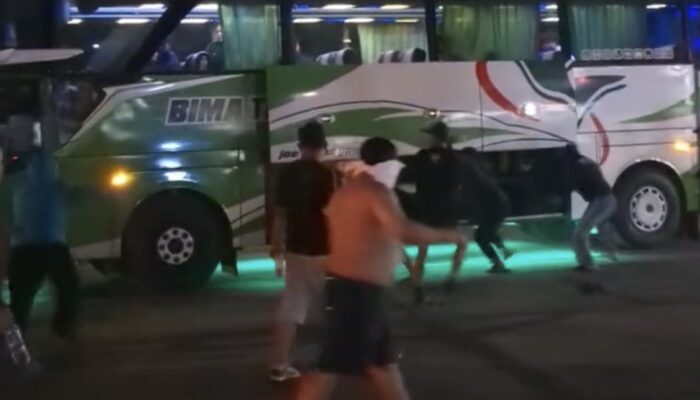 Teror di KM 360: Bus Rombongan Persib U-18 Diserang Oknum Suporter di Tol Batang