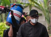 Terjaring OTT KPK, Bupati Klaten Hamenang Tiba di Gedung Merah Putih Bersama Tong Biru